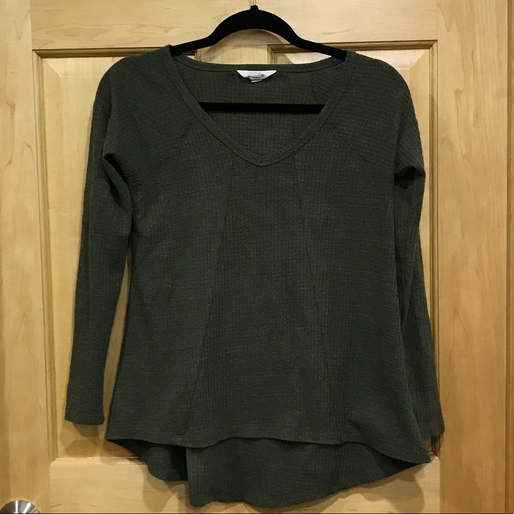 Sun & Shadow long sleeve green v-neck top XS